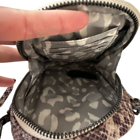 Aimee Kestenberg Tamitha Leather Phone Crossbody Bag Msytic Snake - Picture 15 of 15